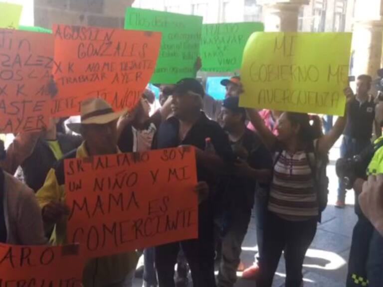 Se manifiestan comerciantes de San Isidro: exigen los dejen trabajar