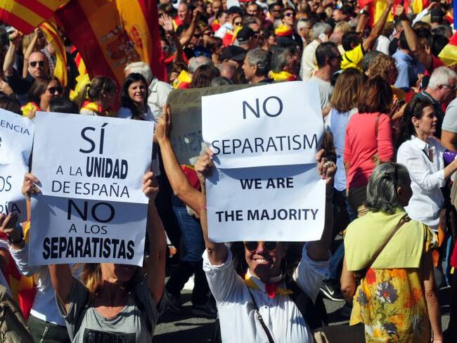 Masiva manifestación en Barcelona a favor de la Constitución y la unidad de España