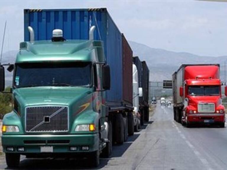 Aprueba cámara baja de EU ley de gastos que bloquea camiones mexicanos