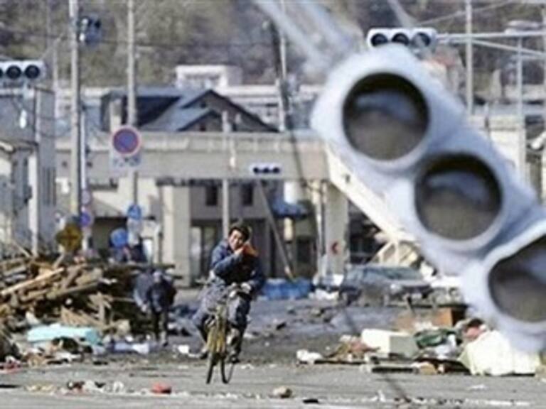 Sigue temblando en Japón, mientras víctimas llegan a 27 mil