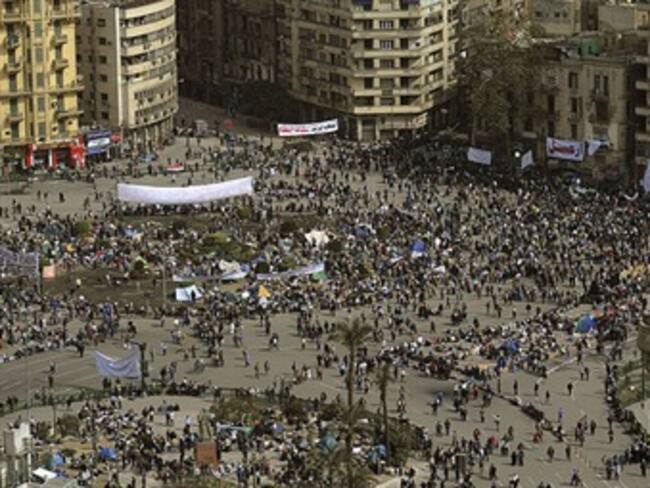 Dan policías nuevo impulso a manifestaciones en El Cairo