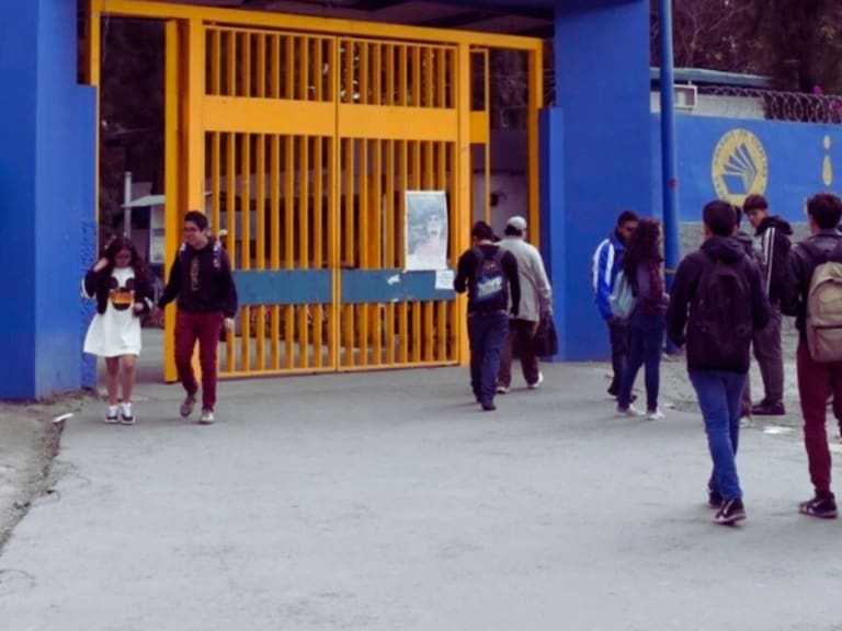 Violencia afuera del CCH Oriente provoca suspensión de actividades. UNAM