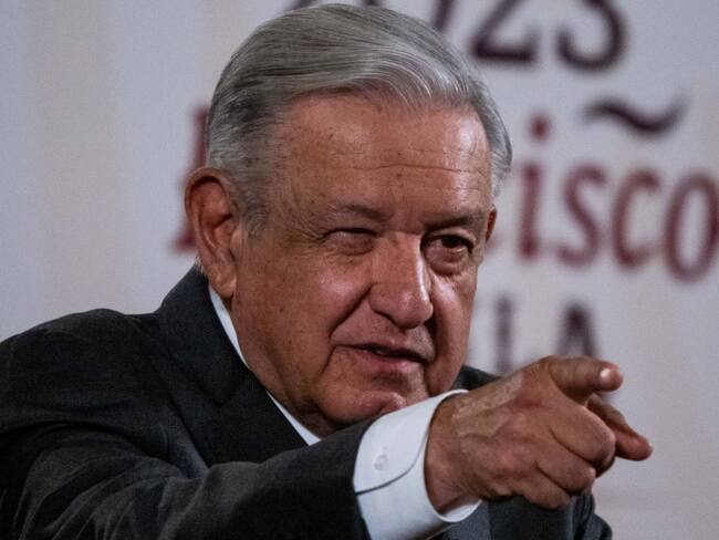 Pide AMLO que ya no haya cacicazgos en la UNAM
