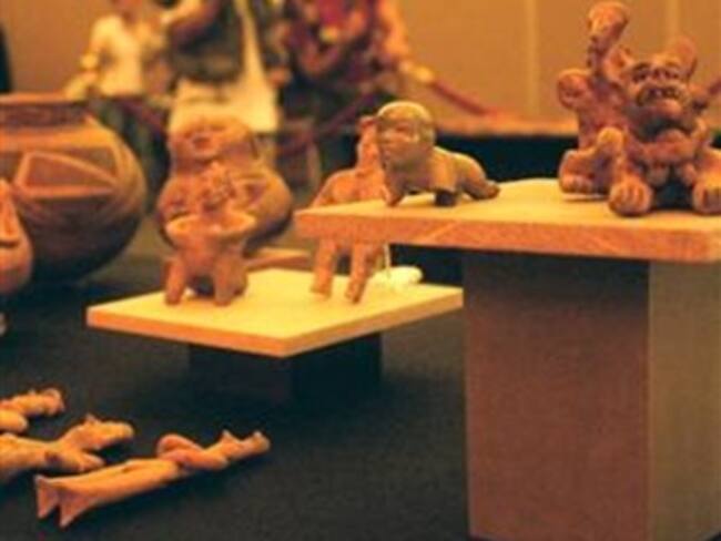 Hallan piezas arqueológicas mexicanas en barril en NY