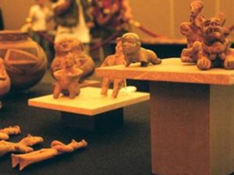 Hallan piezas arqueológicas mexicanas en barril en NY