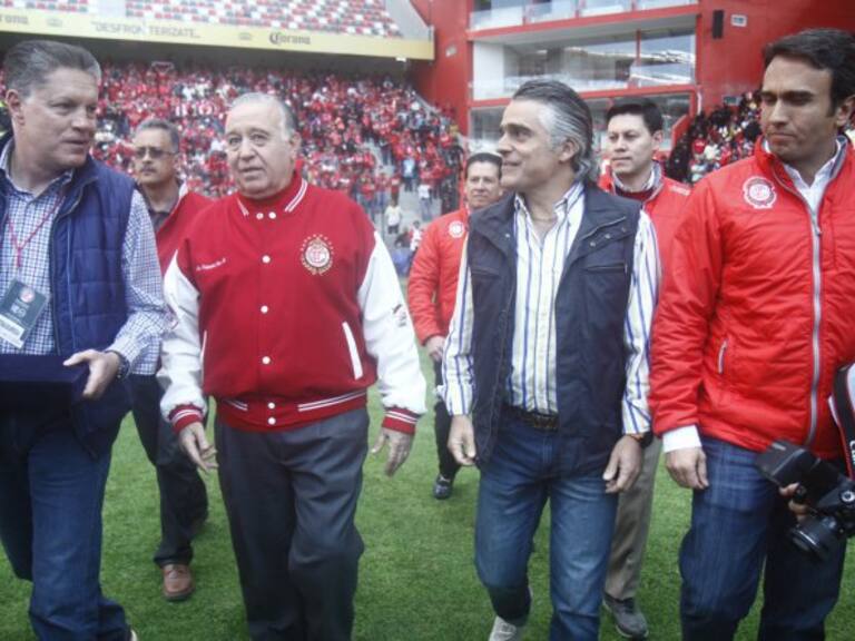 En esta imagen aparecen del lado izquierdo Ricardo Peláez, presidente del América, y el presidente del Toluca Valentín Díez Morodo