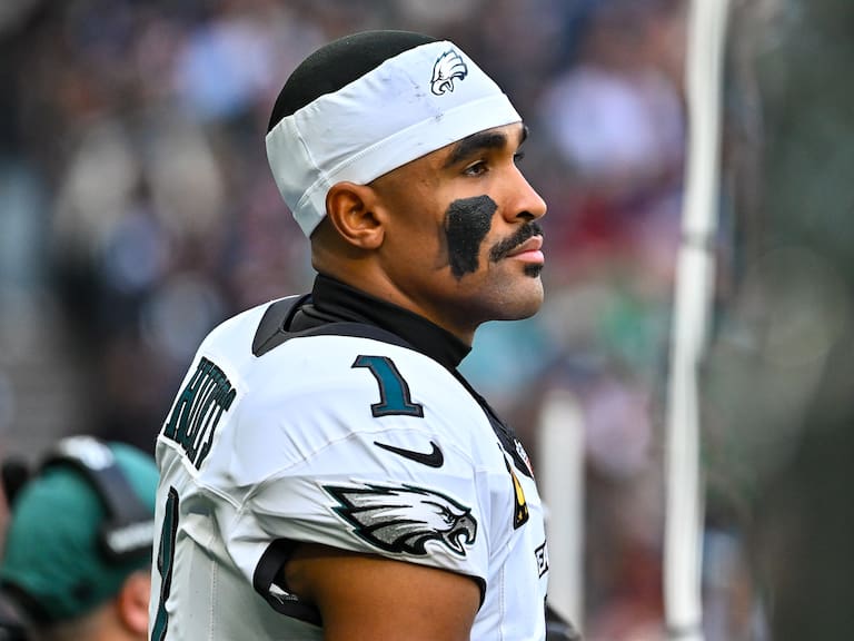 Asociación de jugadores de la NFL pide aclarar el tema de Jalen Hurts