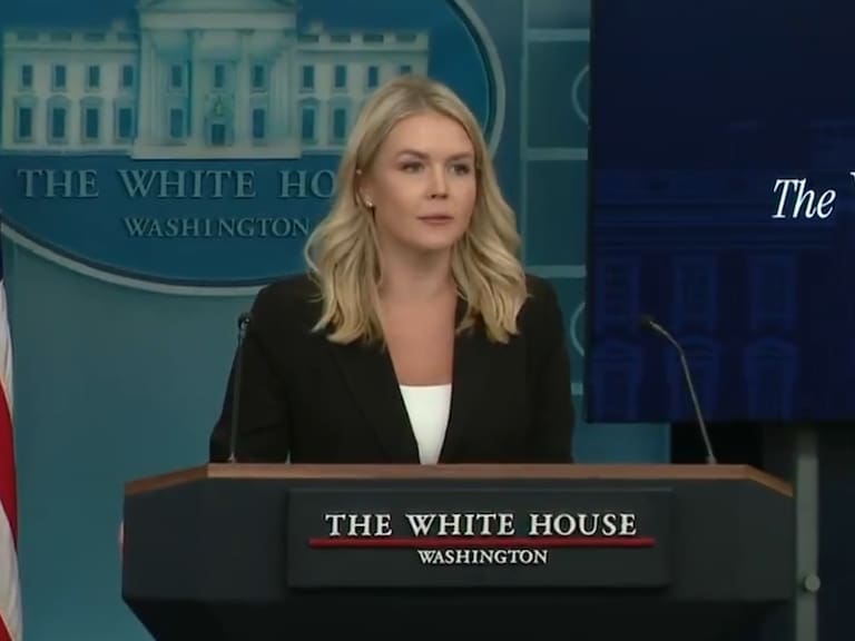 Continúa la búsqueda de desaparecidos tras la inundación en Texas, en donde suman ya 91 víctimas mortales, detalló la vocera de la Casa Blanca.