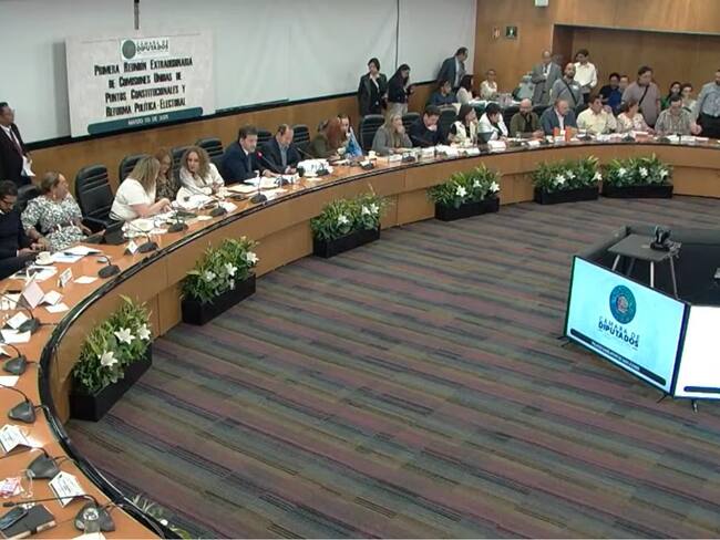 Diputados aprueban en comisiones reforma que aplaza hasta 2030 el combate al nepotismo