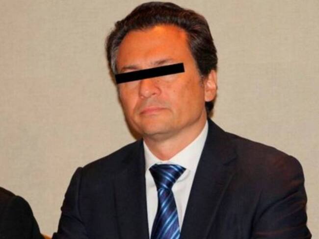 Lozoya firma hoja de procesados por vía electrónica