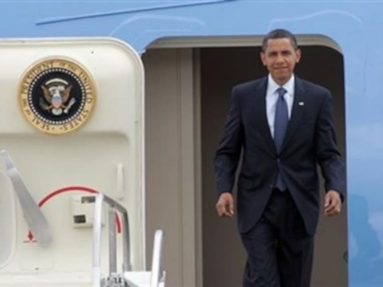 Avión de Obama abortó aterrizaje pero tocó tierra minutos después