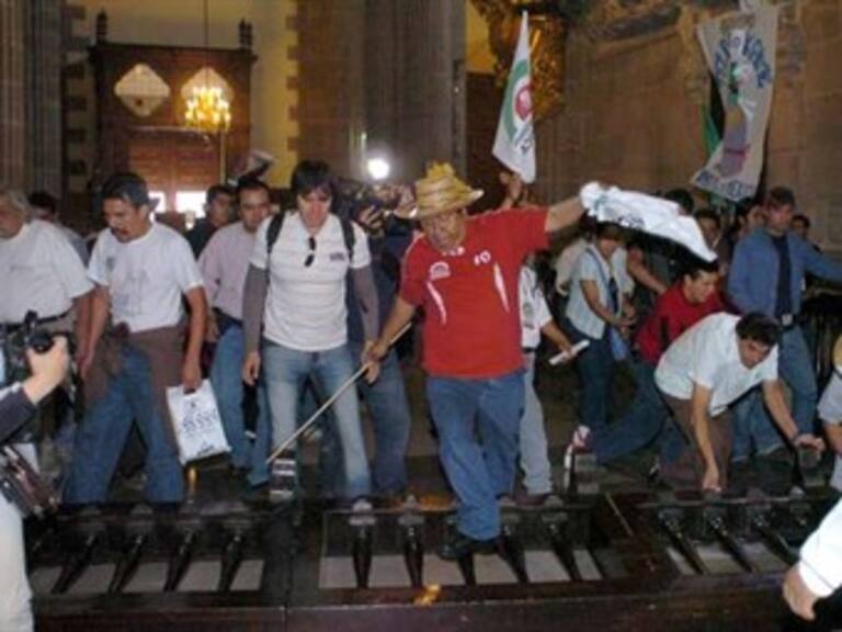 Irrumpen perredistas en sede de Consejo Nacional