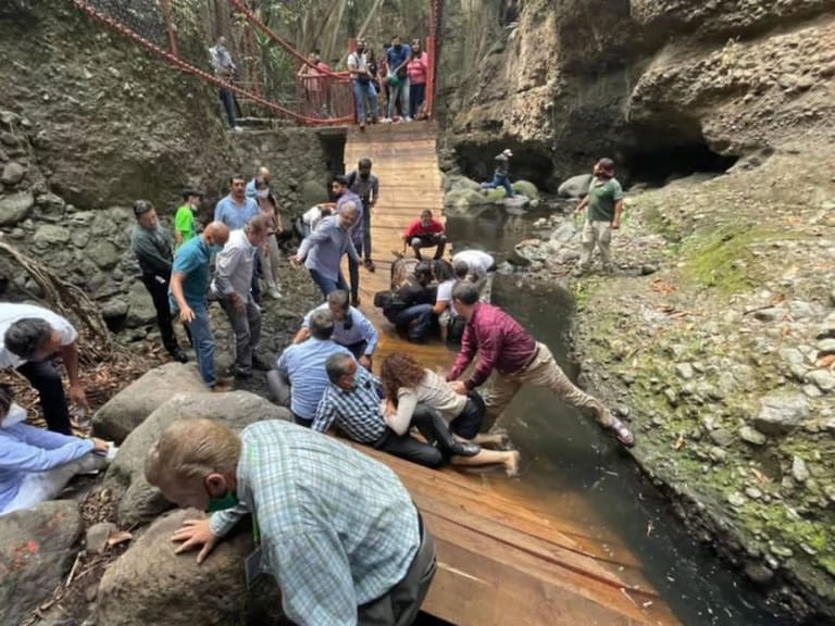 Destituyen a funcionarios de Cuernavaca por colapso de puente colgante