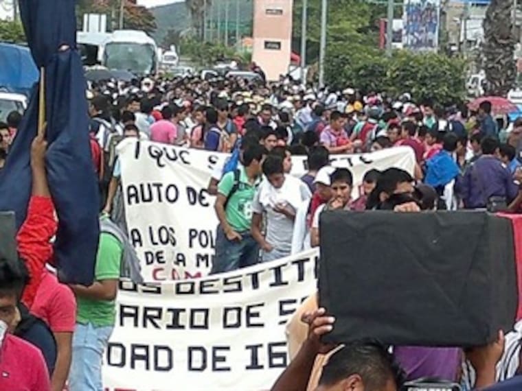 Muestra Obispo de Acapulco solidaridad por caso Iguala