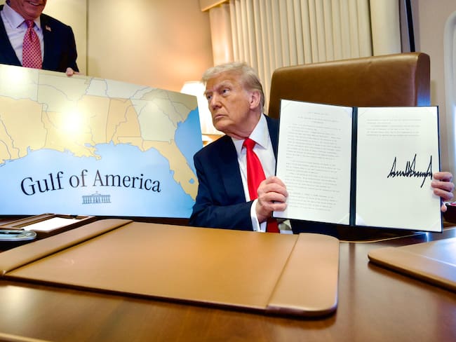 Donald Trump declara el 9 de febrero como el “Día del Golfo de América” durante su vuelo hacia el Super Bowl