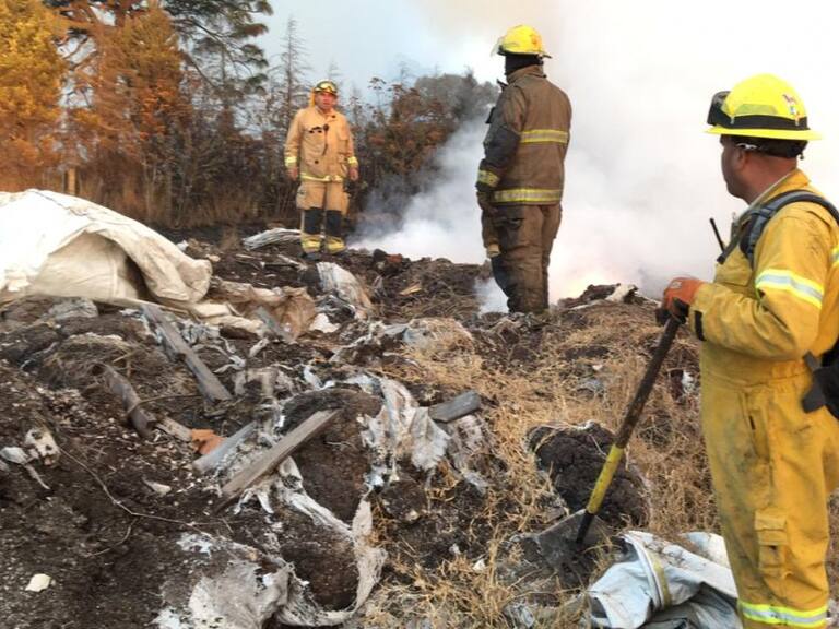 Bomberos siguen trabajando en incendio de La Venta del Astillero