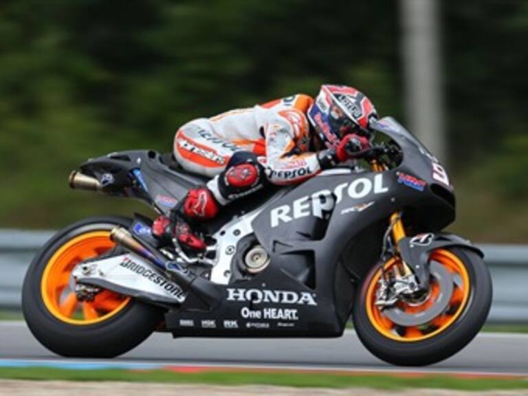 Se quita Márquez la espina y lidera los test de Brno