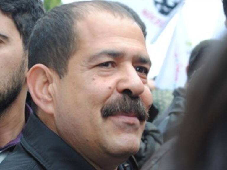 Participan miles de tunecinos en funeral de líder opositor