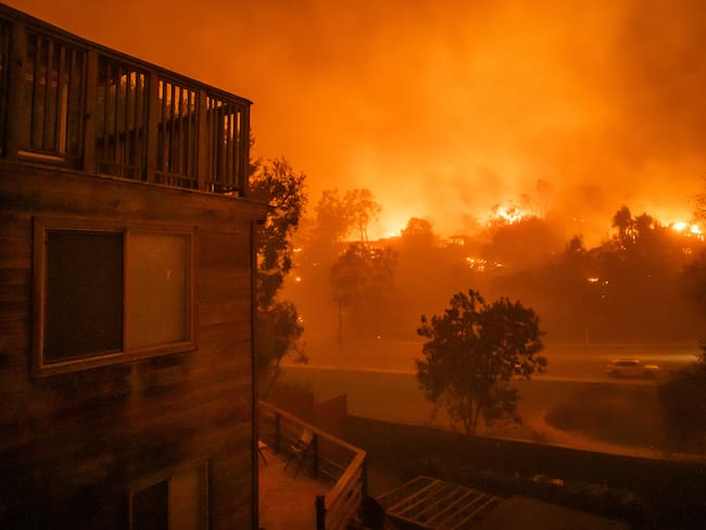 Ofrece Sheinbaum apoyo a “Los Ángeles, California” por incendios