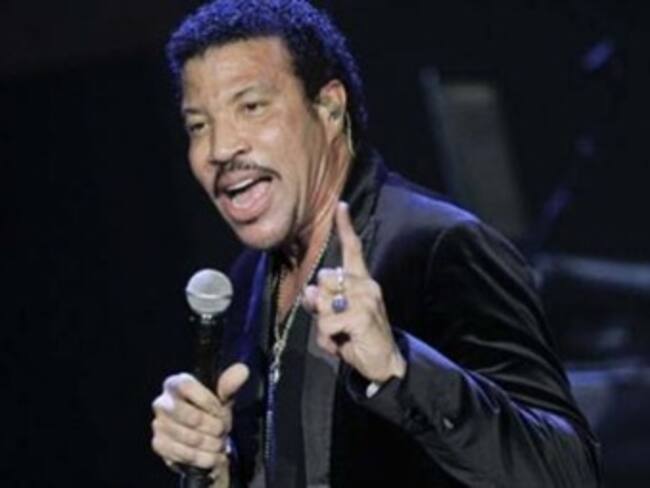 Derrocha energía y carisma Lionel Richie en el DF