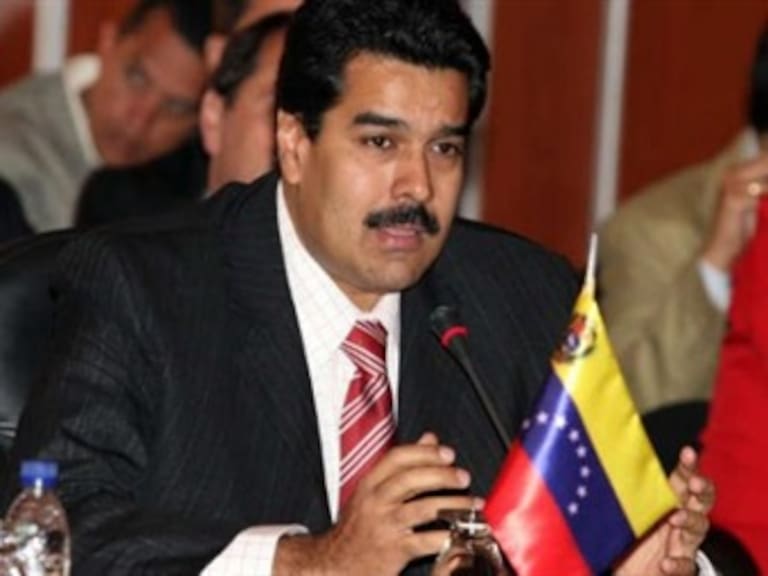 Firma Maduro acuerdo de respeto a resultados de comicios del domingo