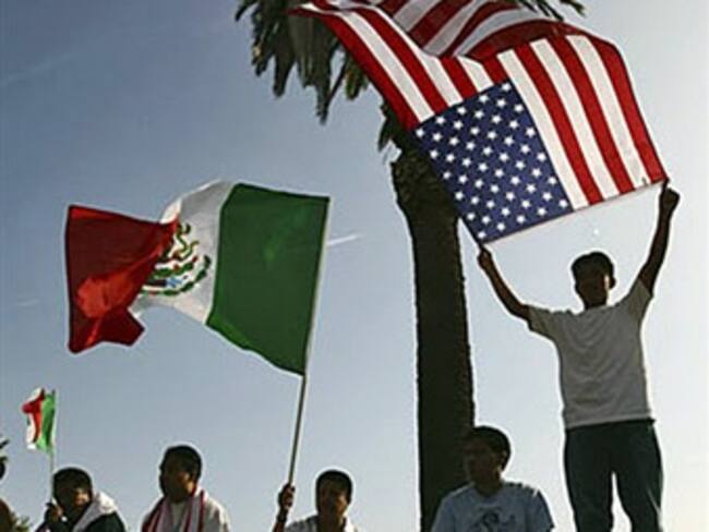 Premian a mexicano por mejorar vida de latinos en EU