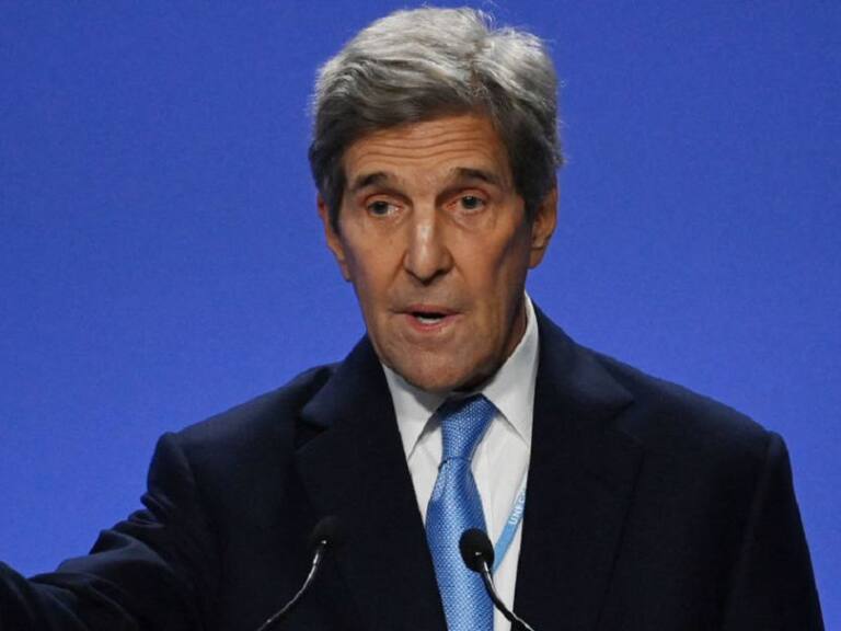 Está en México John Kerry, abordará reforma eléctrica con AMLO