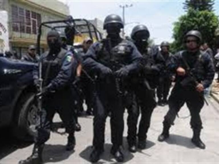 Se enfrentan policías y delincuentes en Ecatepec, muere un oficial