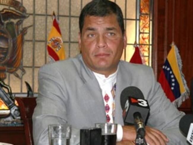 Denuncia Correa conspiración para desestabilizarlo