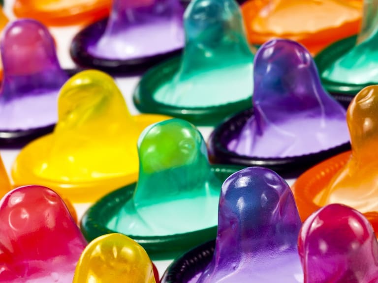 Estos condones cambian de color al detectar una enfermedad