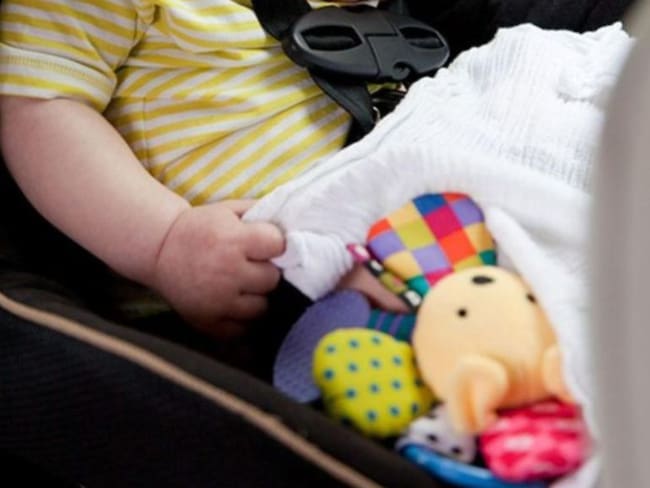 Fallece bebé tras ser olvidado en un automóvil
