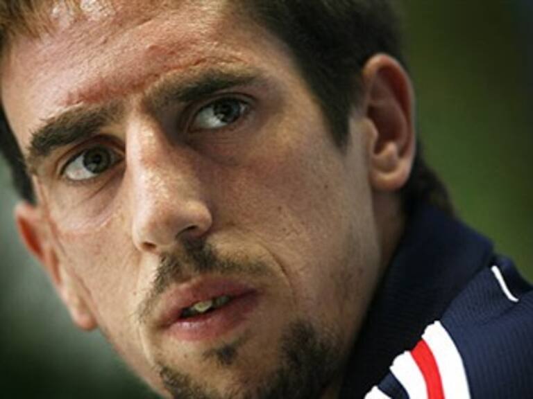 Pide perdón Franck Ribery a 'todos los franceses' por escándalo Anelka