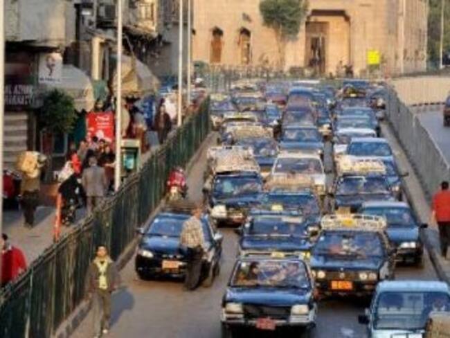 Enfrentan con lectura el estrés del tráfico urbano en El Cairo