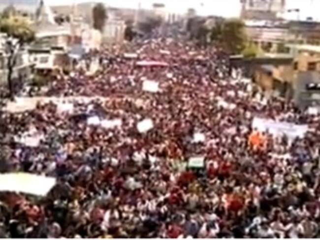 Marchan estudiantes del IPN para conocer respuesta del gobierno federal a su pliego petitorio