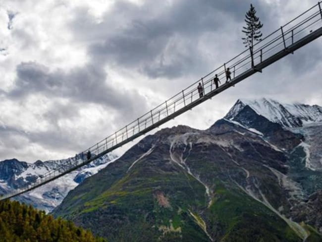 Se inaugura en Suiza el puente peatonal más largo del mundo