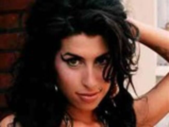 Disfruta Amy Winehouse el sol del Caribe con mejor semblante