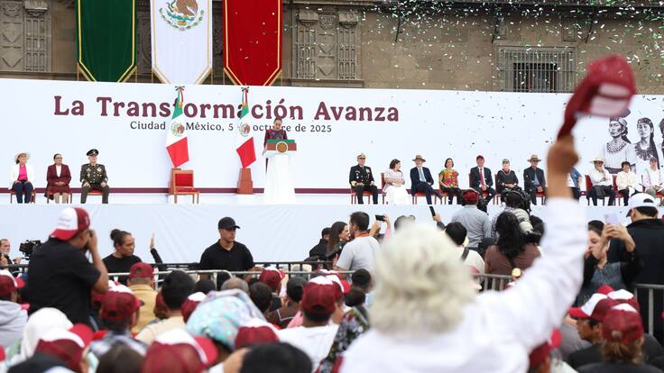 Claudia Sheinbaum celebra su primer año de Gobierno ante 400 mil personas en el Zócalo