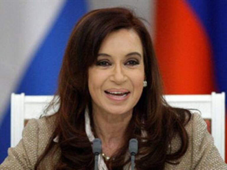 Viaja Cristina Fernández a México en plena campaña por reelección