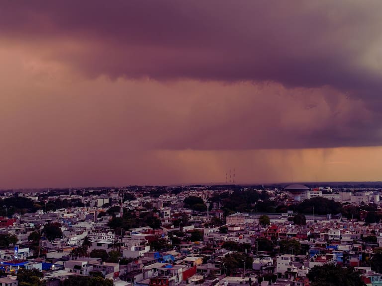 El SMN prevé un día con calor y lluvias en CDMX y Edomex. Getty Images