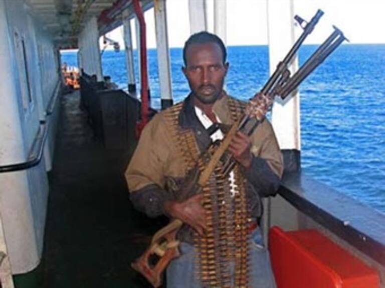Secuestran piratas somalíes cinco barcos en el Océano Indico