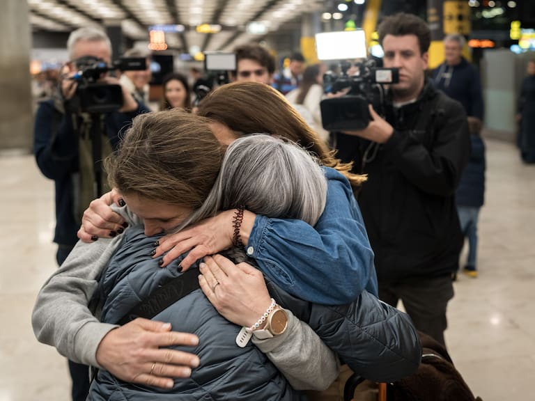 Las salidas se han realizado principalmente por vía terrestre, debido al cierre del espacio aéreo en buena parte de la región. Foto de archivo.