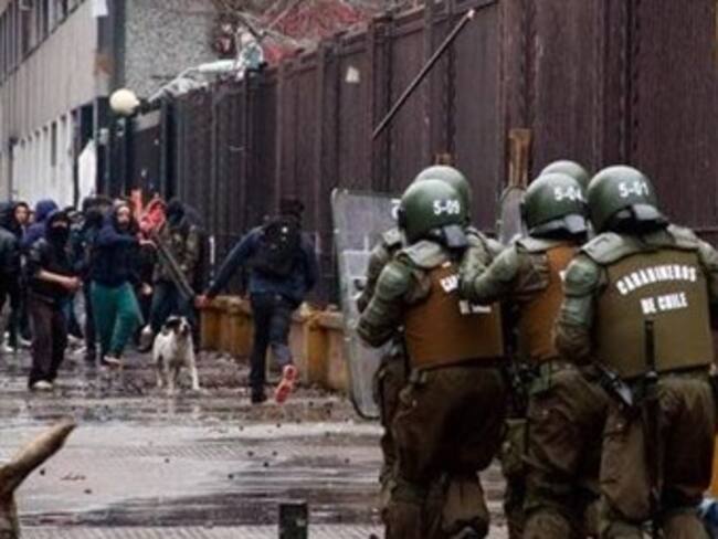 Acusan a la Policía chilena de violencia durante marchas estudiantiles