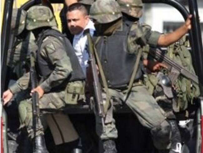 Detienen a otros siete policías en Michoacán