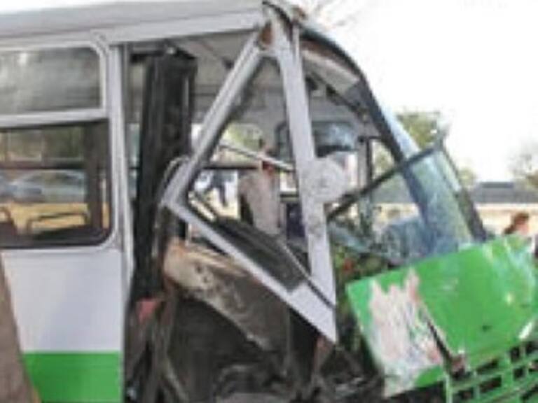 Provoca dos muertes irresponsabilidad de chofer de microbús