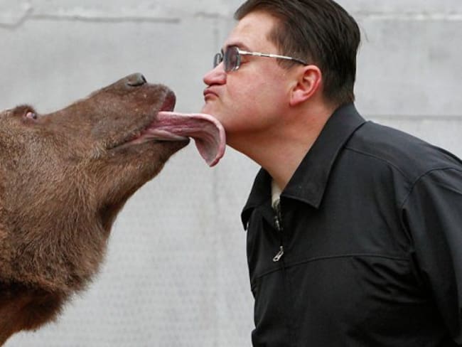 Conoce a Stepan, el oso que fue adoptado por una familia rusa