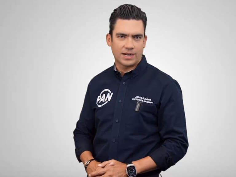Jorge Romero, líder nacional del PAN, plantea incorporar mecanismos de verificación, respuesta y rendición de cuentas en las conferencias presidenciales.