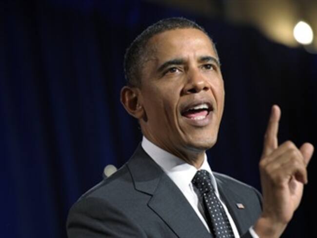 Firma Barack Obama ley que pone fin a cierre del gobierno elevando techo de la deuda