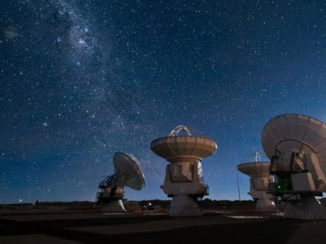 ¿Vida extraterrestre? Detectan potente señal del espacio