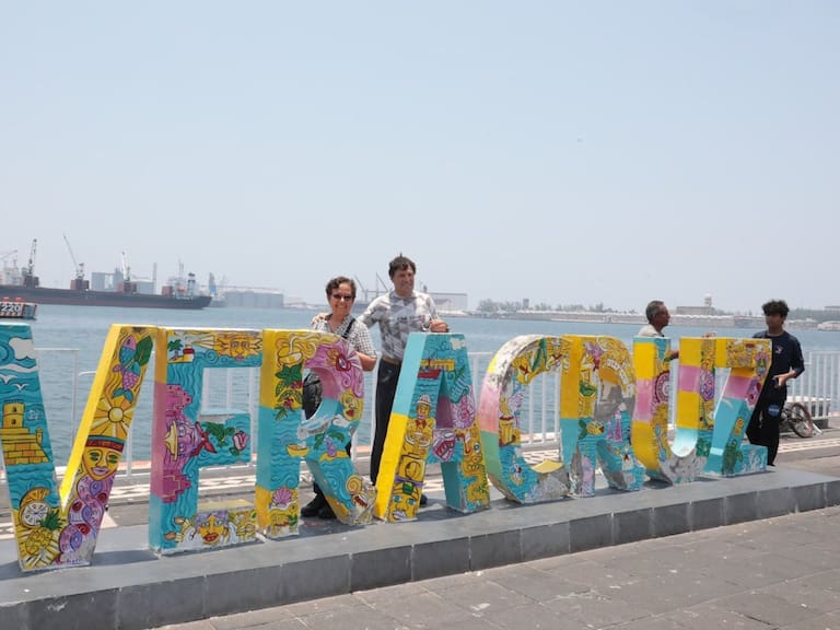 El gobierno de Veracruz vuelca sus esfuerzos en la promoción del puerto en esta temporada vacacional, tras el derrame petrolero que continúa en retiro.