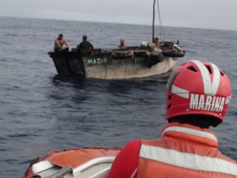 Rescata Marina a seis cubanos